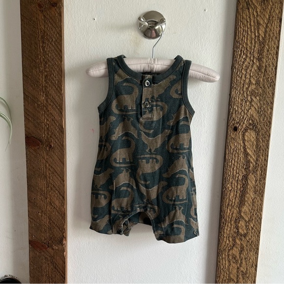 Old Navy Rustic Dinosaur Baby Boy Romper Size 3-6 Months - Picture 2 of 7